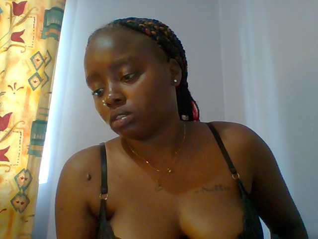 Sexie-boo live cam on BongaCams