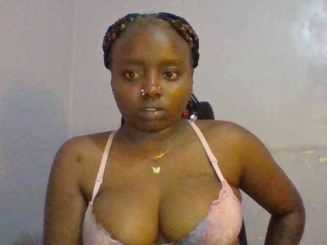 Sexie-boo Live Webcam on BongaCams