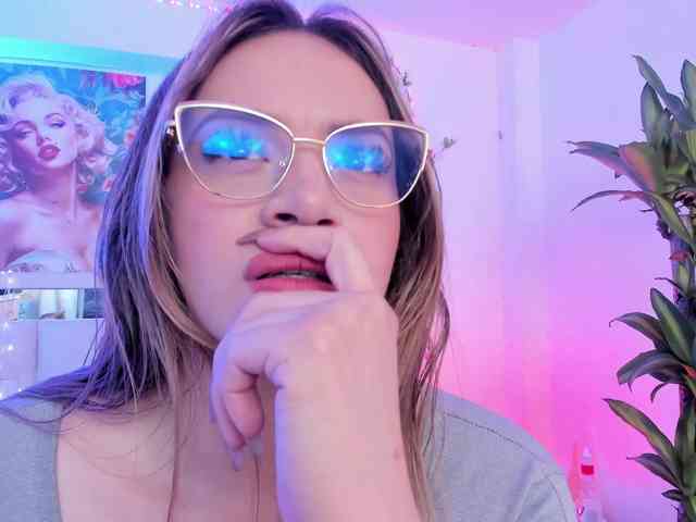 Saamii-robertss01 webcam