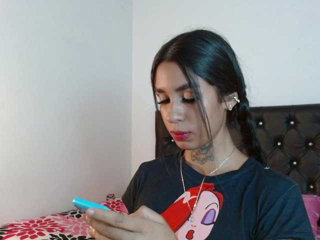 ameliejoness17 live cam on BongaCams