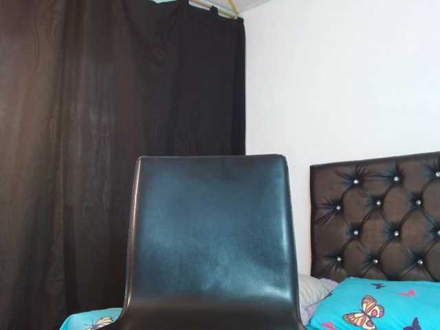 ameliejoness17 live cam on BongaCams