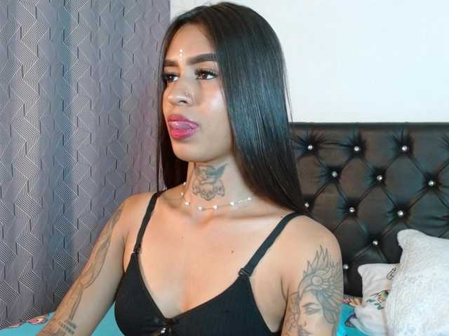 ameliejoness17 live cam on BongaCams