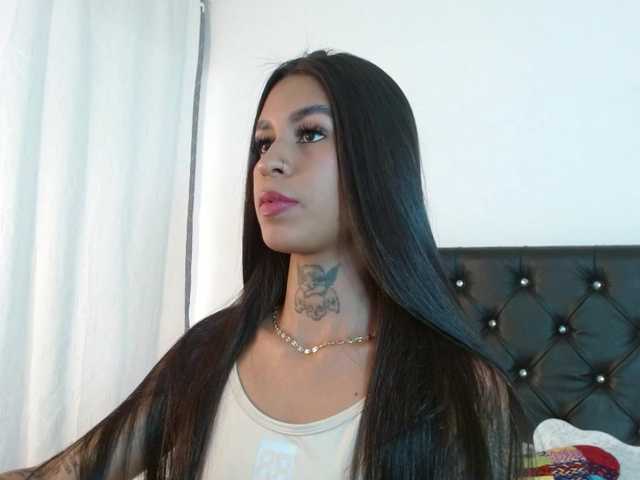 ameliejoness17 live cam on BongaCams