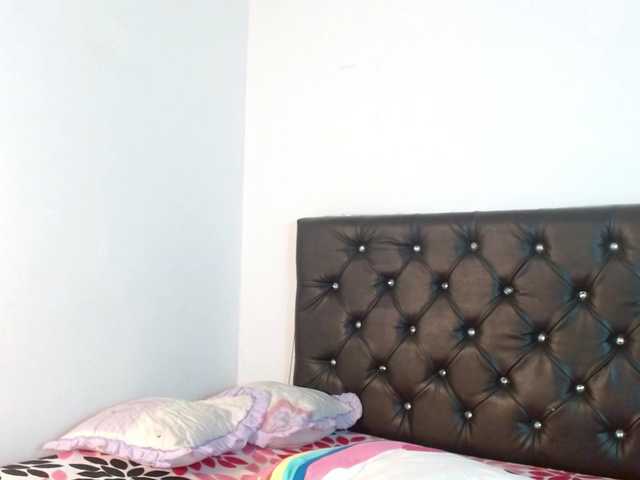 ameliejoness17's BongaCams show and profile