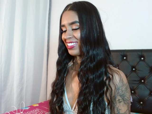 ameliejoness17 live cam on BongaCams