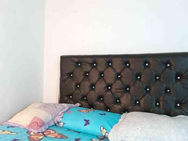 ameliejoness17 webcam