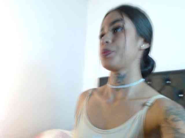 ameliejoness17 webcam