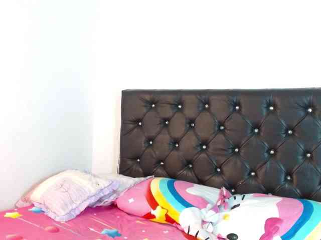 ameliejoness17 webcam