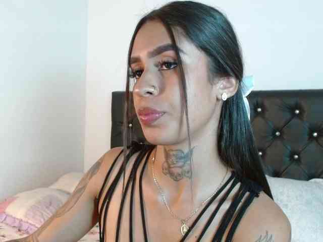 ameliejoness17 Live Webcam on BongaCams