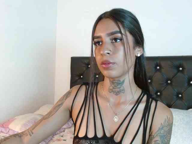 ameliejoness17 Live Webcam on BongaCams