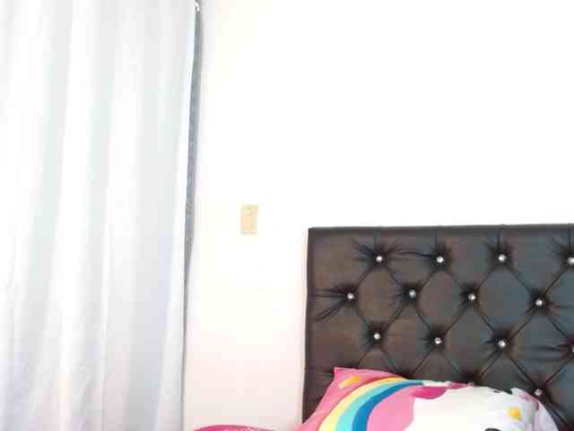 ameliejoness17 webcam