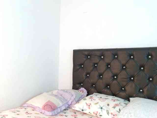 ameliejoness17 webcam