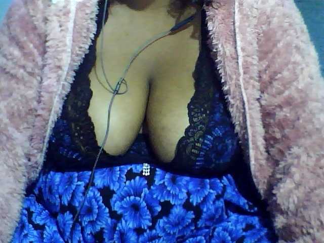 Carennehot2 live cam on BongaCams