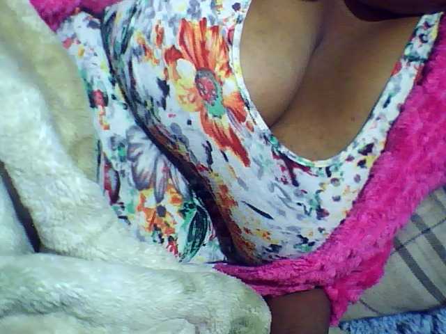 Carennehot2 live cam on BongaCams