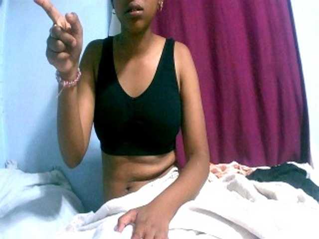 Carennehot2 live cam on BongaCams