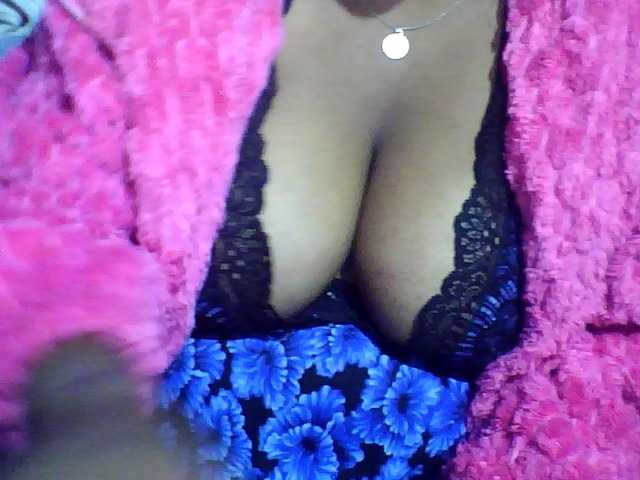 Carennehot2 live cam on BongaCams