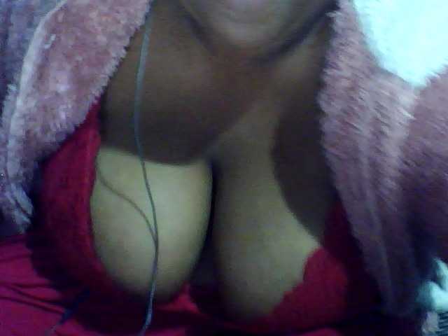Carennehot2 live cam on BongaCams