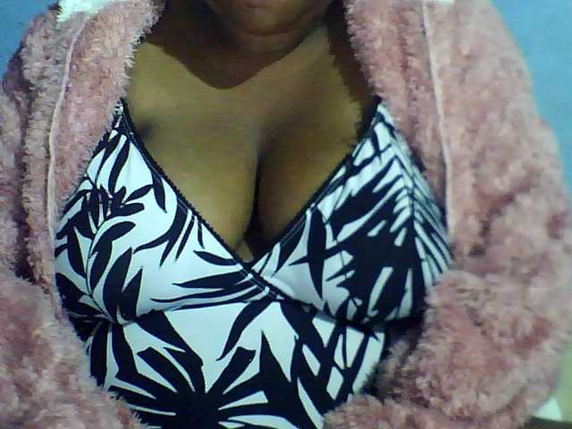 Carennehot2 live cam on BongaCams