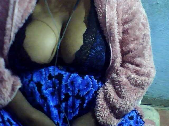 Carennehot2 live cam on BongaCams