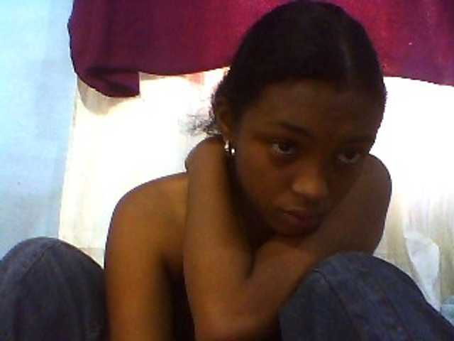 Carennehot2 live cam on BongaCams