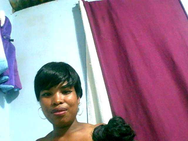Carennehot2 live cam on BongaCams