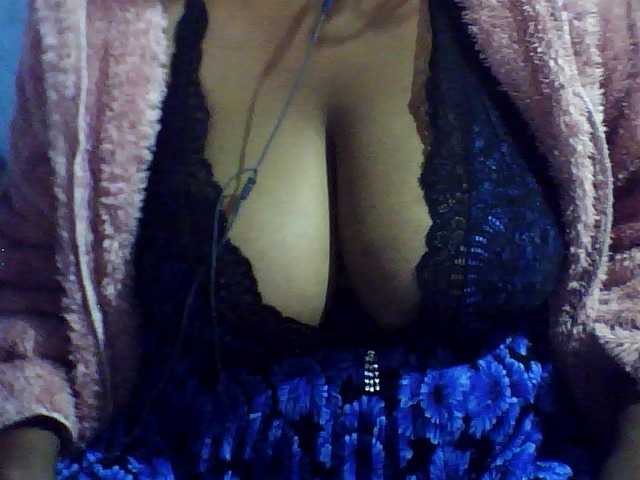 Carennehot2 live cam on BongaCams