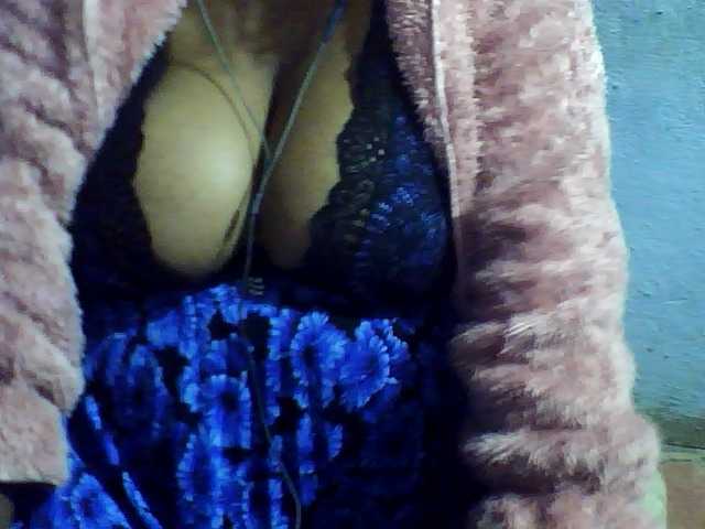 Carennehot2 live cam on BongaCams