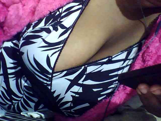 Carennehot2 Live Webcam on BongaCams