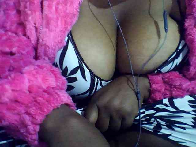 Carennehot2 Live Webcam on BongaCams