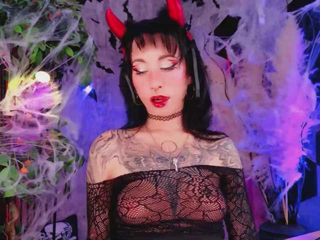le modèle Vespera_Nekogirl est en webcam porno dans un show sur le site bongacams, il possède les tags suivants: White/Caucasian,Brunette,Shaved
