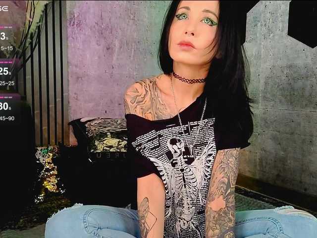 Vespera's BongaCams show and profile