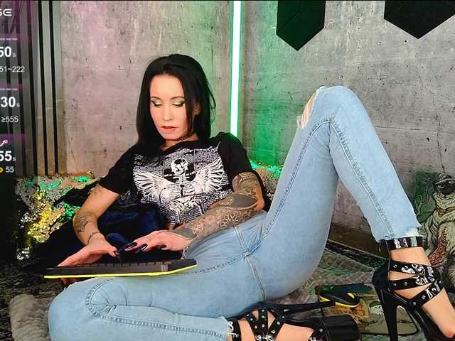 Vespera's BongaCams show and profile