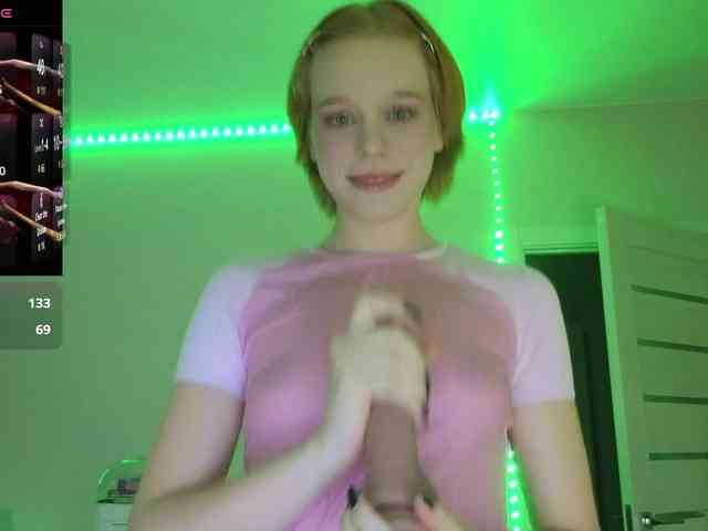 GingerSnapDoll webcam