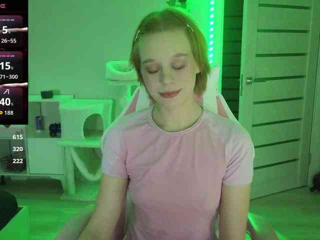 GingerSnapDoll webcam