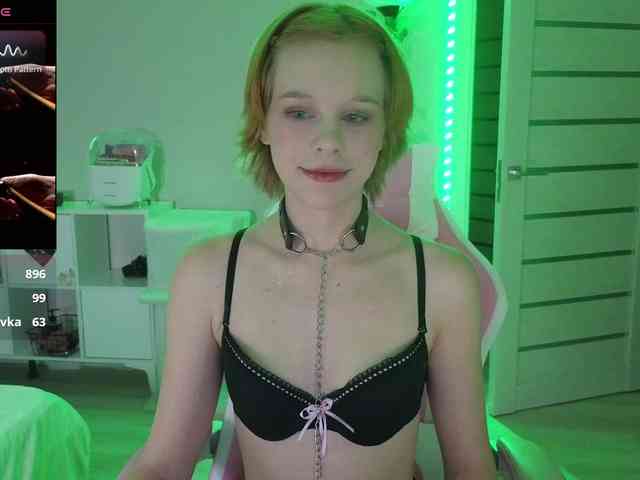GingerSnapDoll webcam