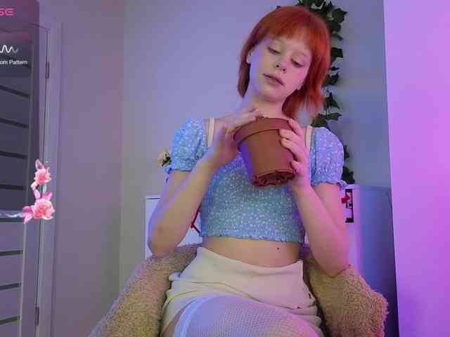 GingerSnapDoll webcam