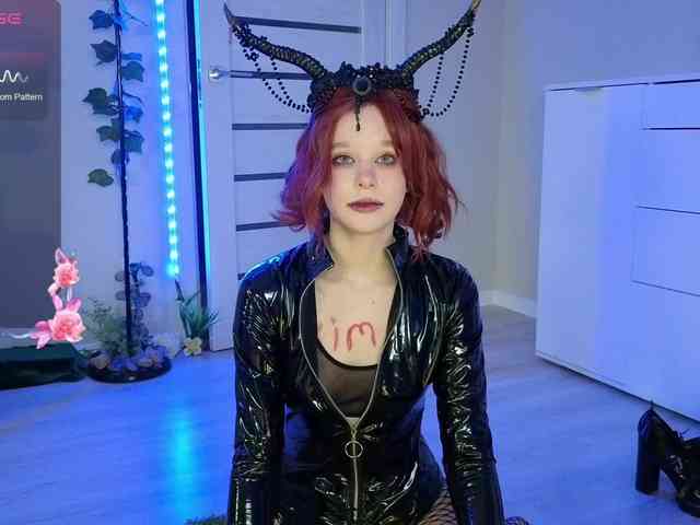 GingerSnapDoll webcam