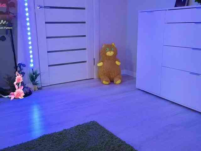 GingerSnapDoll webcam