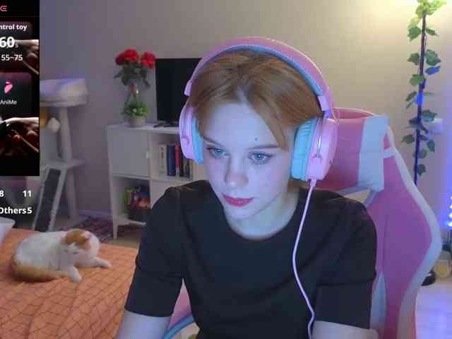 GingerSnapDoll webcam