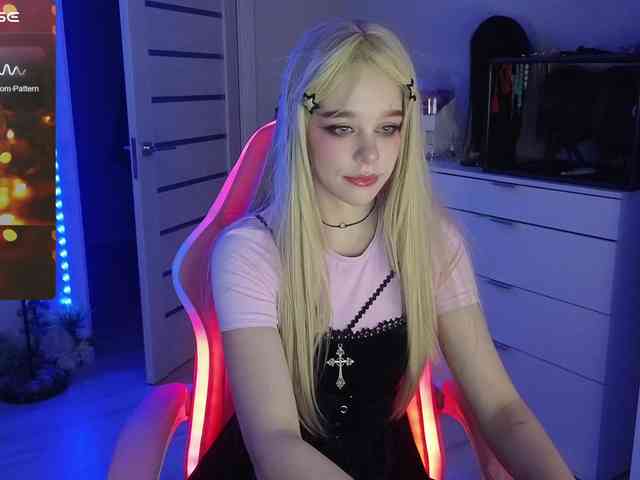 GingerSnapDoll webcam