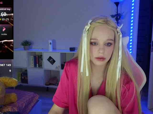 GingerSnapDoll webcam