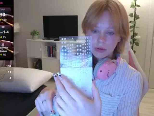 GingerSnapDoll webcam