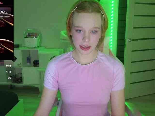 GingerSnapDoll webcam