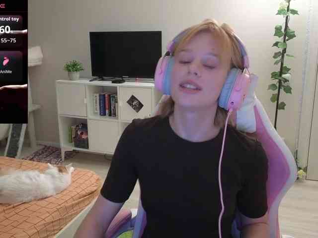 GingerSnapDoll webcam