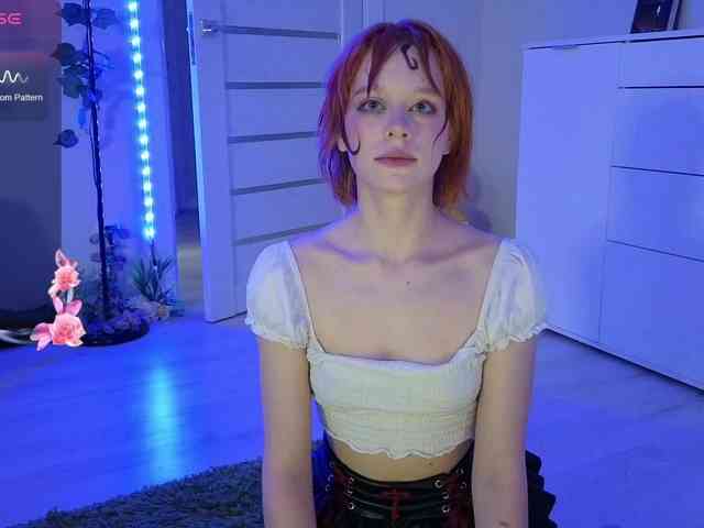 GingerSnapDoll webcam