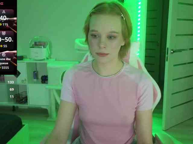 GingerSnapDoll webcam