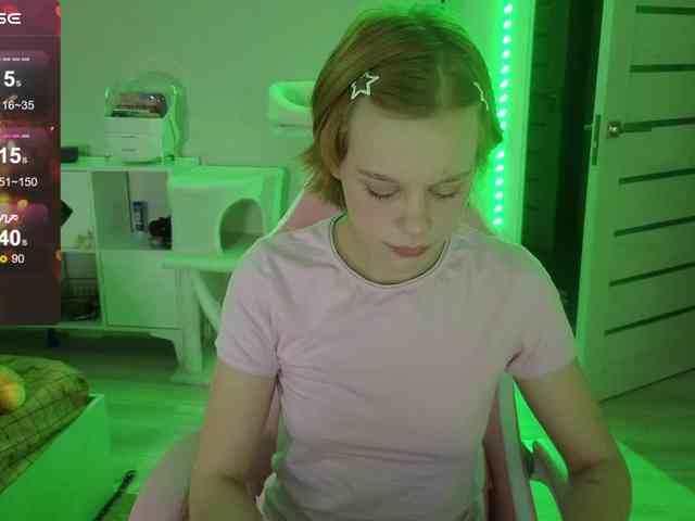 GingerSnapDoll webcam