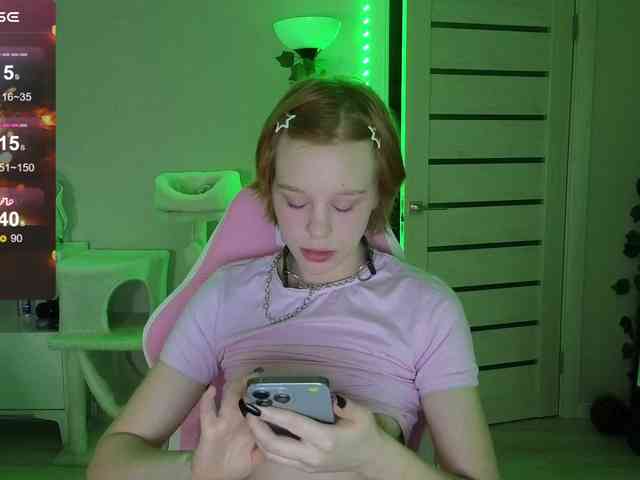 GingerSnapDoll webcam