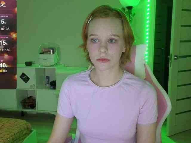 GingerSnapDoll webcam