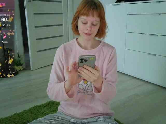 GingerSnapDoll webcam